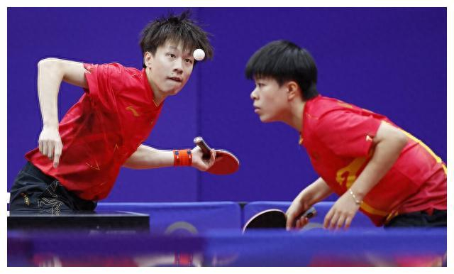 足球向前发 足球向前发