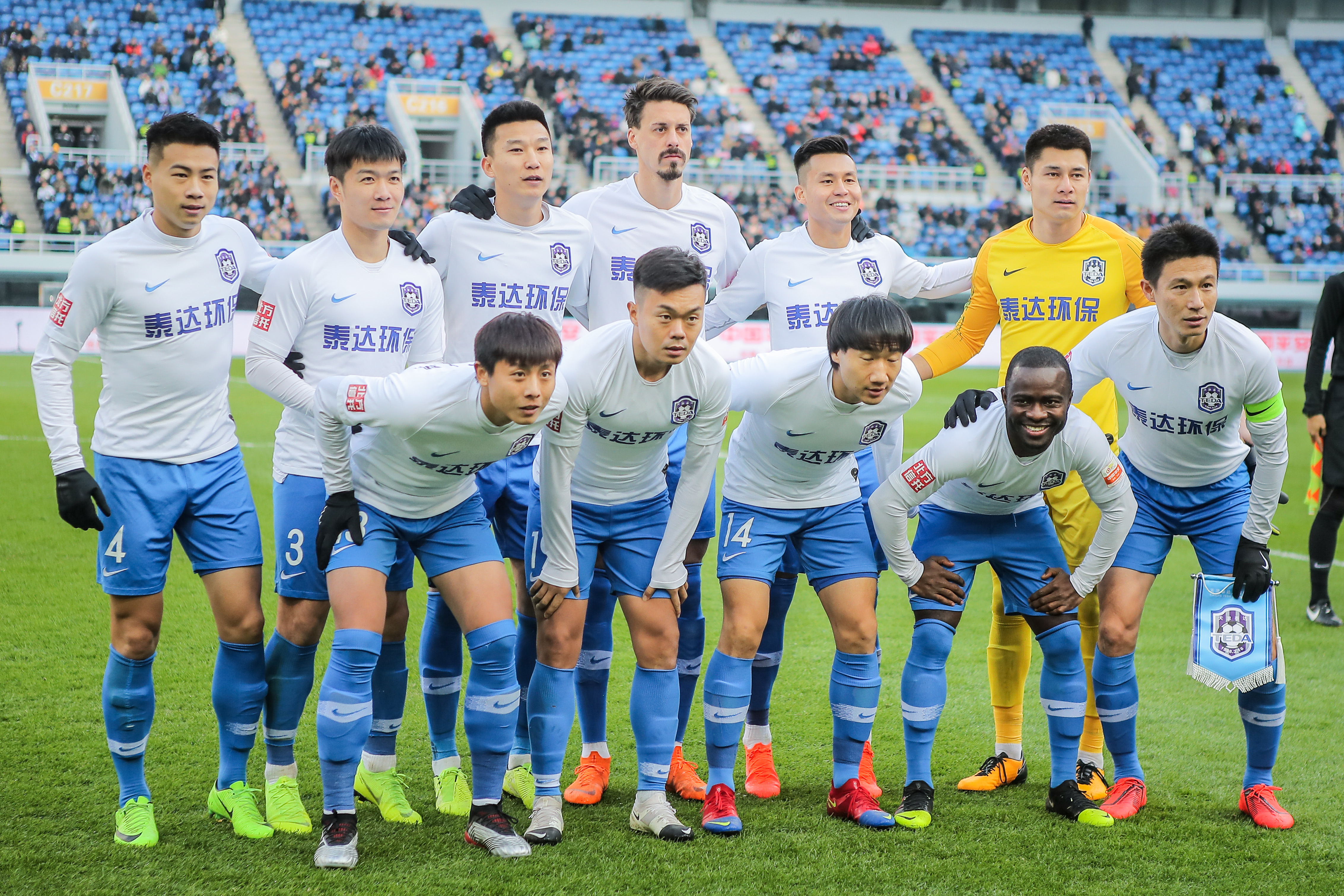 败与舆论裹 败与舆论裹